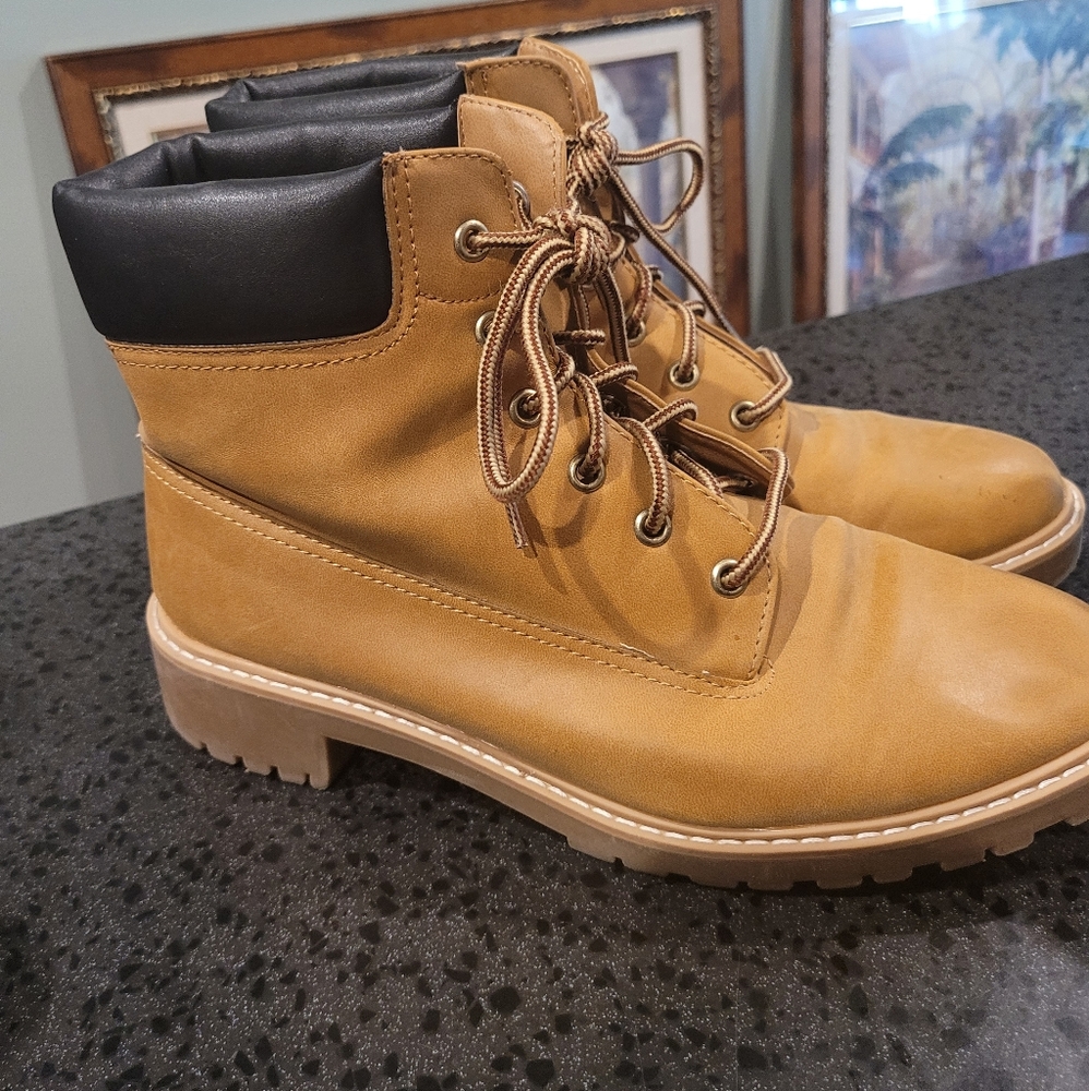 Woman's hiking boots